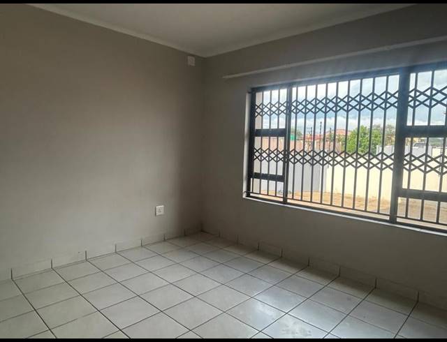 2 BEDROOM PROPERTY TO RENT IN CHROOM PARK